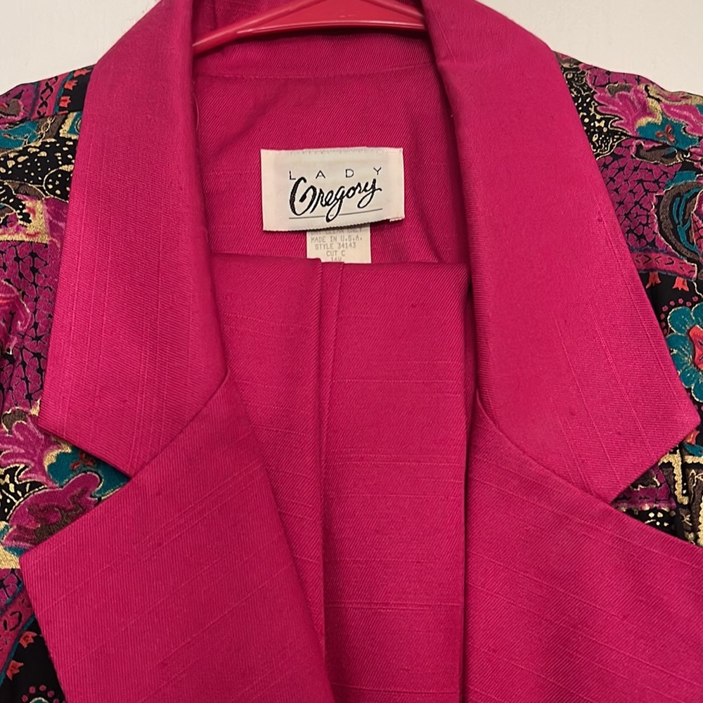 Skirt suit - Picture 5 of 10